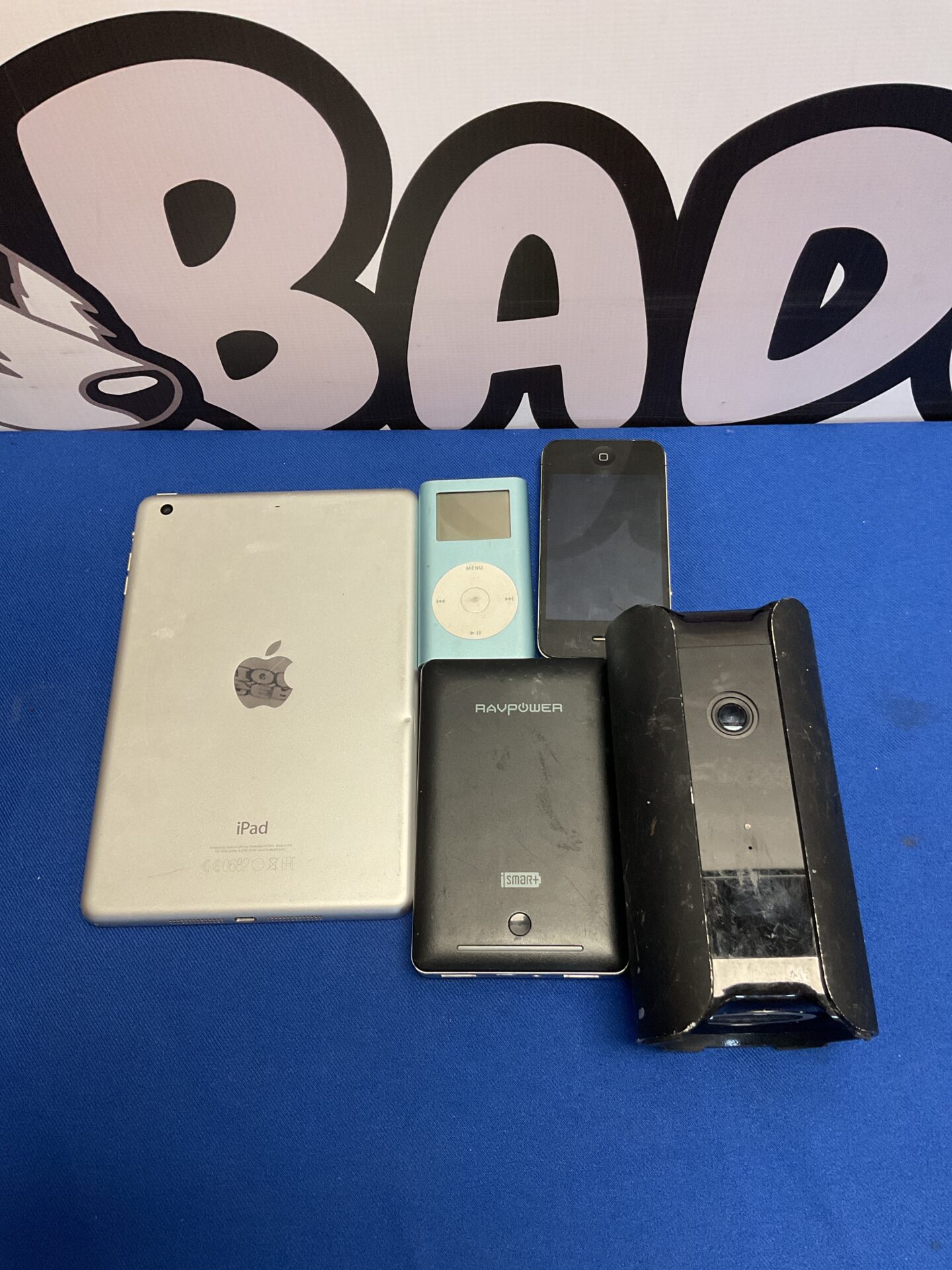 217 Apple iphone, ipod & ipad with canary camera & ravpower power bank
