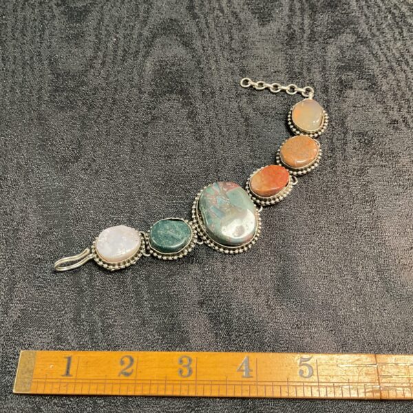 Vintage agate bracelet with five semiprecious stones and silver tone clasp.
