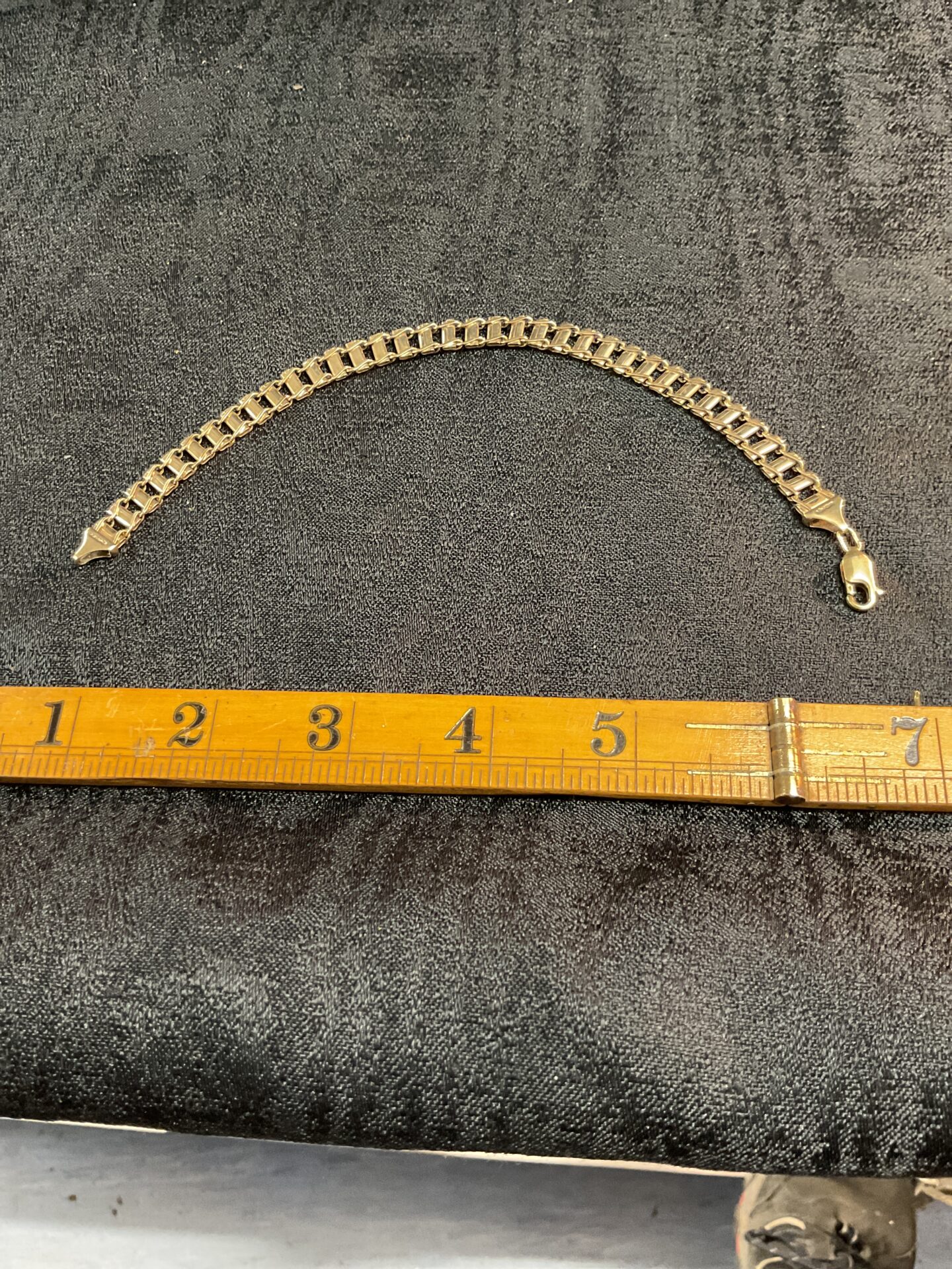 829 10k Marked gold bracelet 9.2g