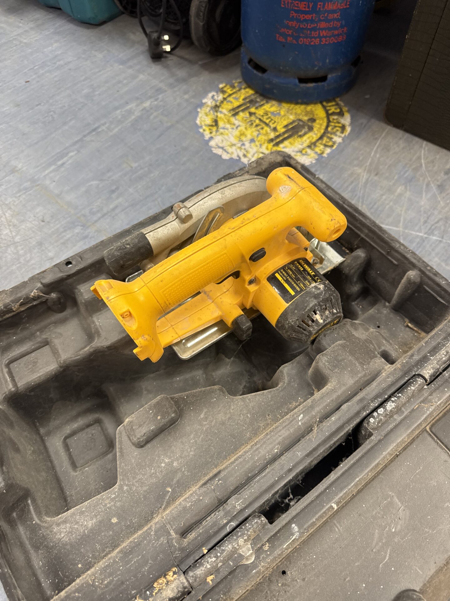 899 Dewalt dw935 cordless circular saw body only – untested