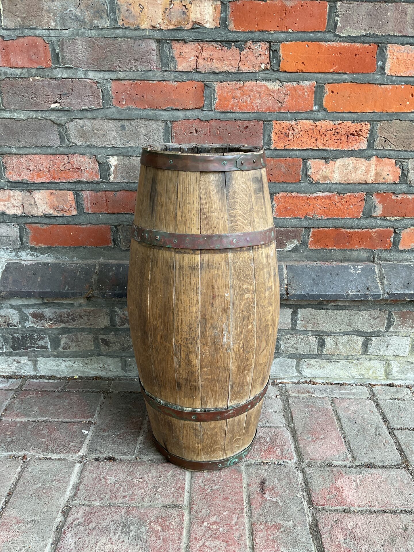 007 19th century oak & copper banded whisky barrel