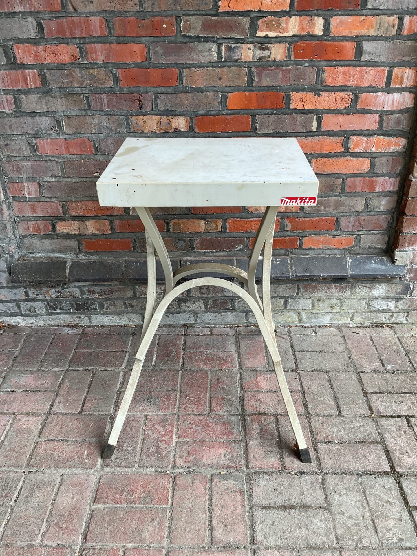 941 Makita folding saw table