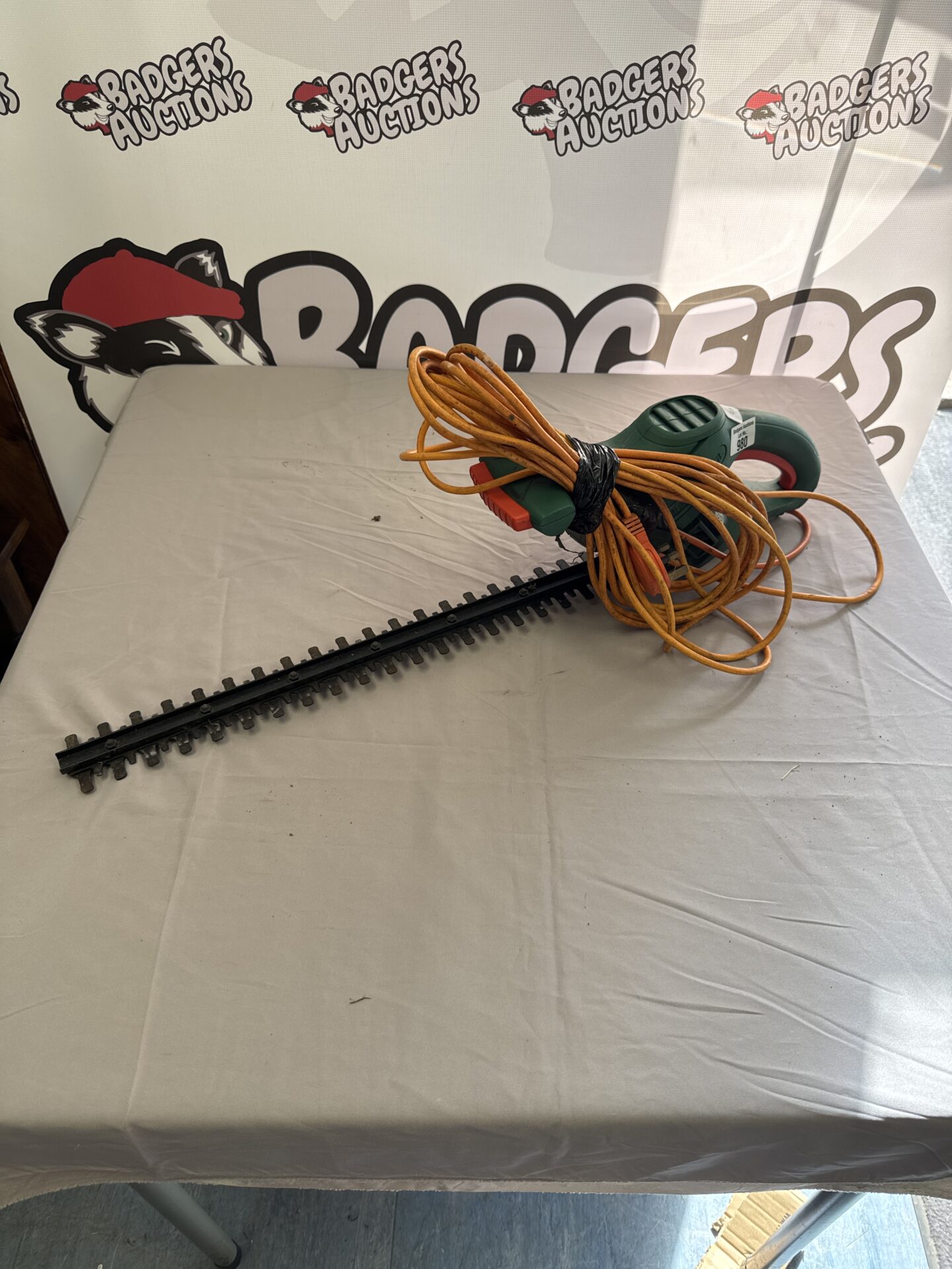 980 Black & decker 420w electric chainsaw