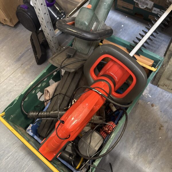 Tray of assorted garden tools including a Flymo hedge trimmer.