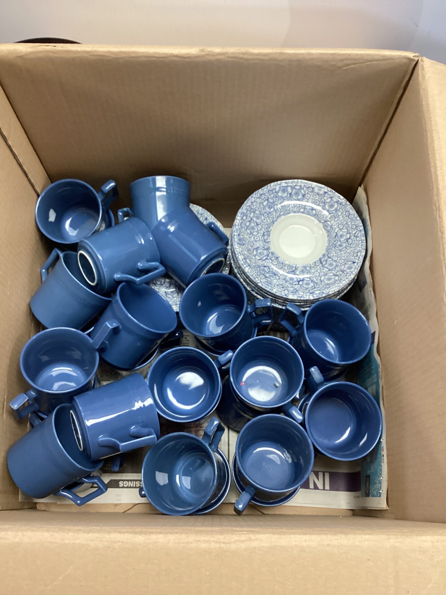 228 29 sets of Kensington Chintz Wedgewood Cups & Saucers
