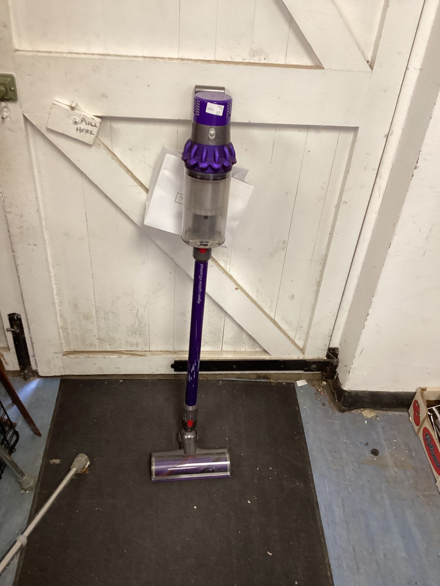 938 Dyson Cordless Vacuum Cleaner with accessories
