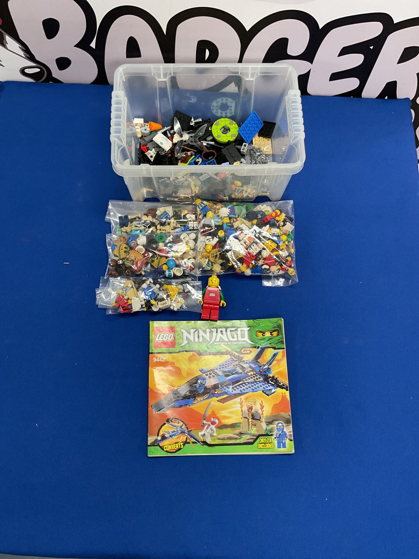 372 Large quantity of mixed lego minifigures and accessories