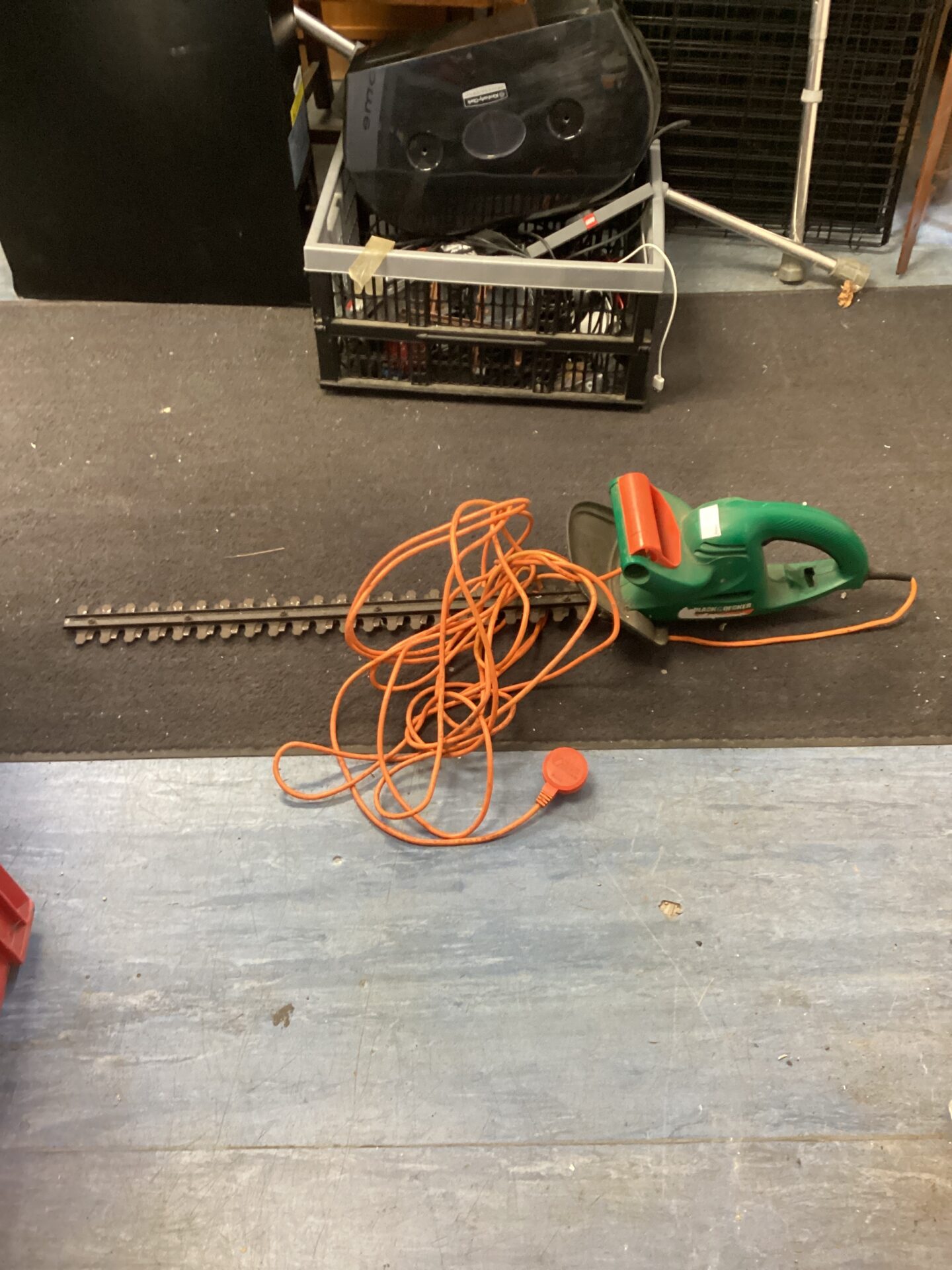 946 Black and Decker Electric hedge trimmer