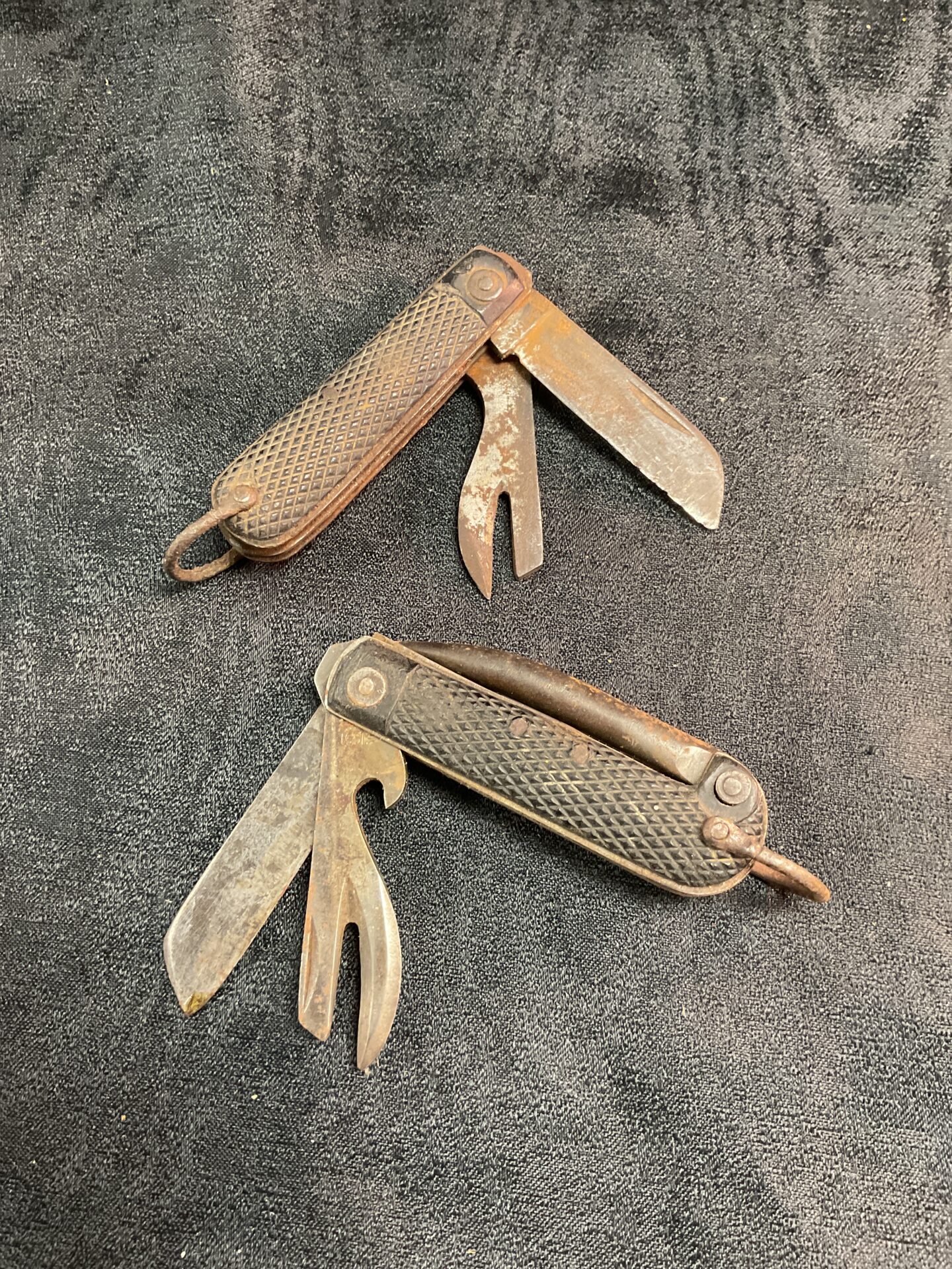 823 Two British Jack. knives 1941 and 1951