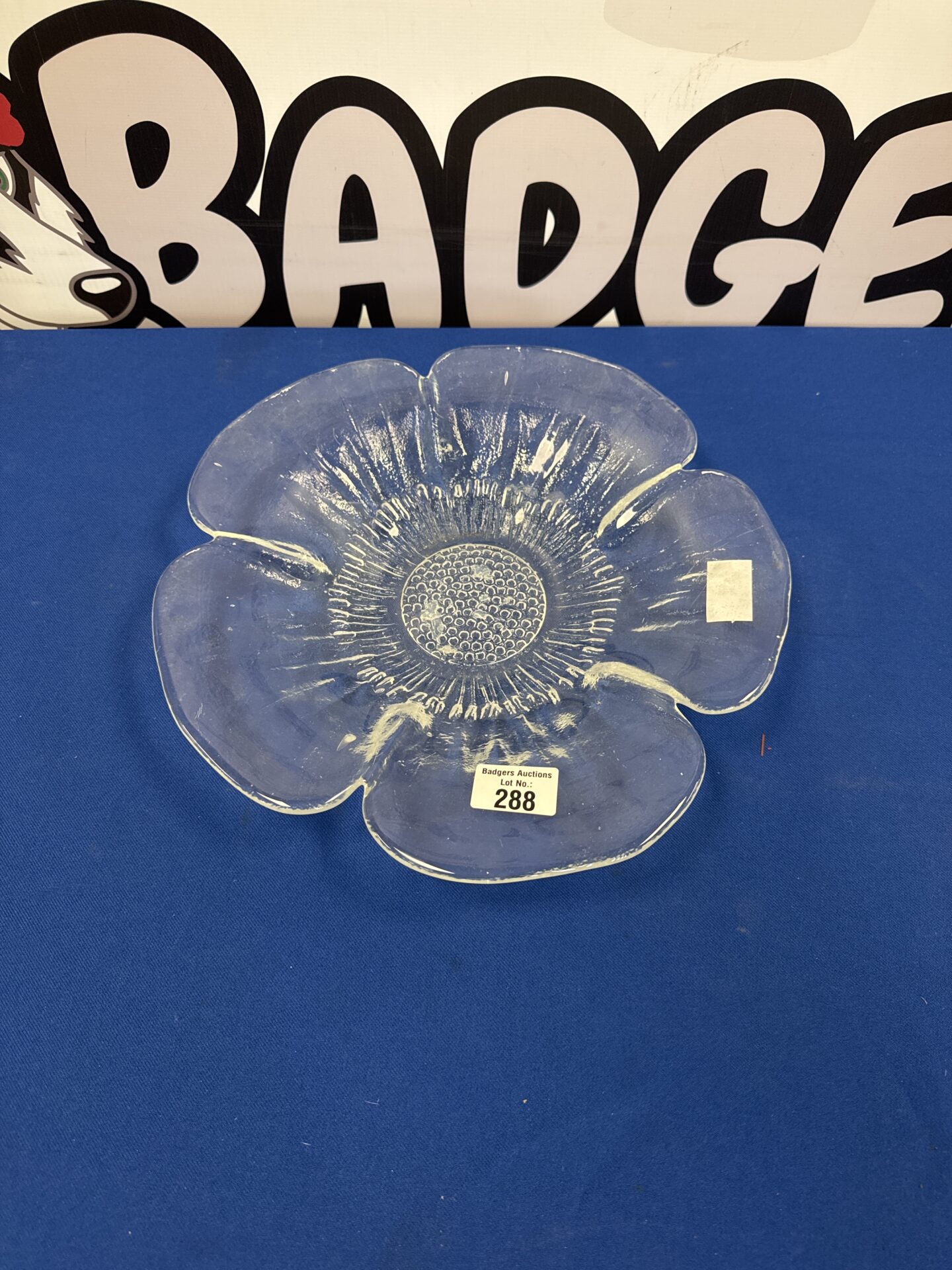 288 Vintage glass flower style fruit bowl