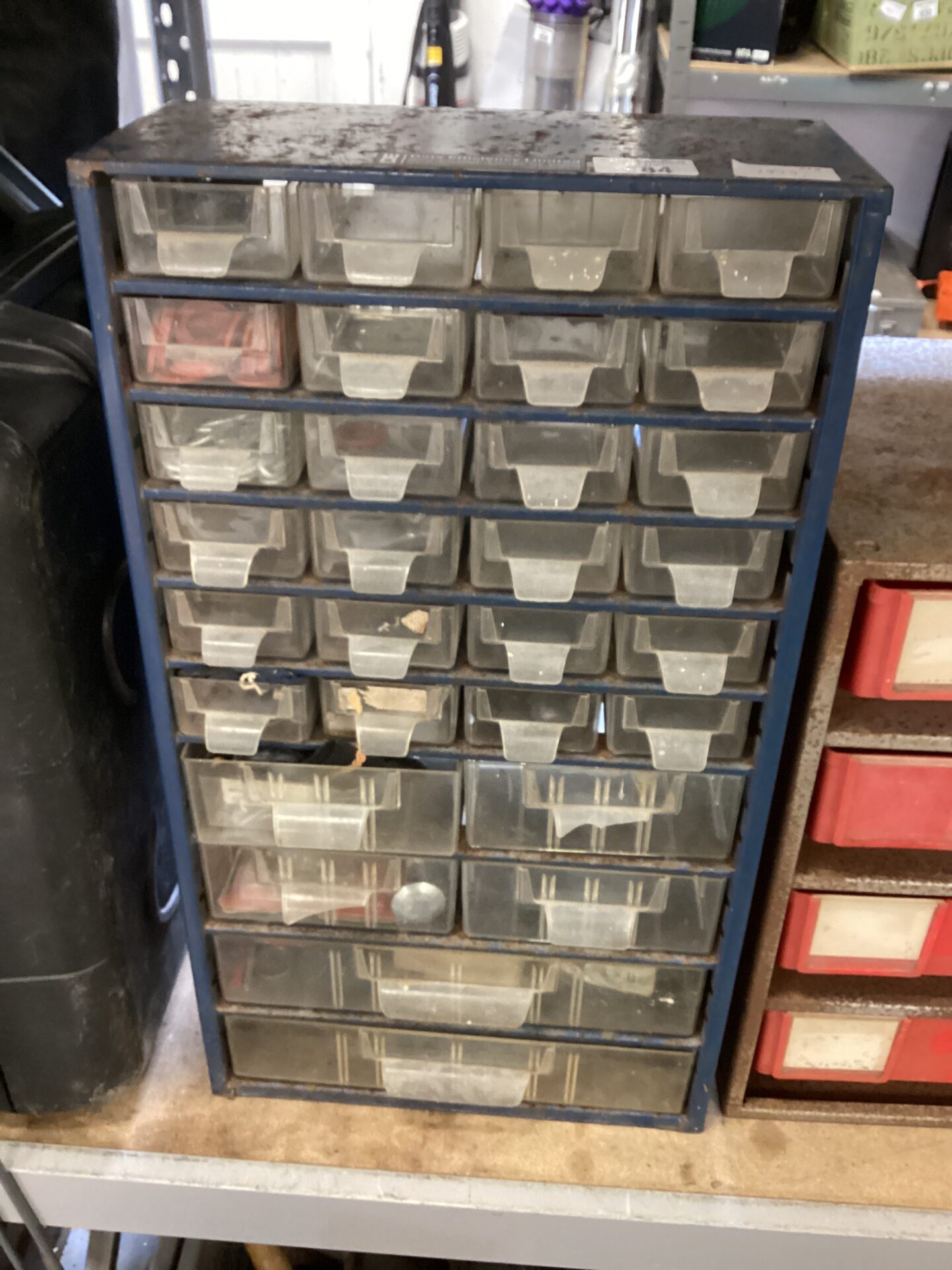 984 Metal and plastic shed tidy unit with contents