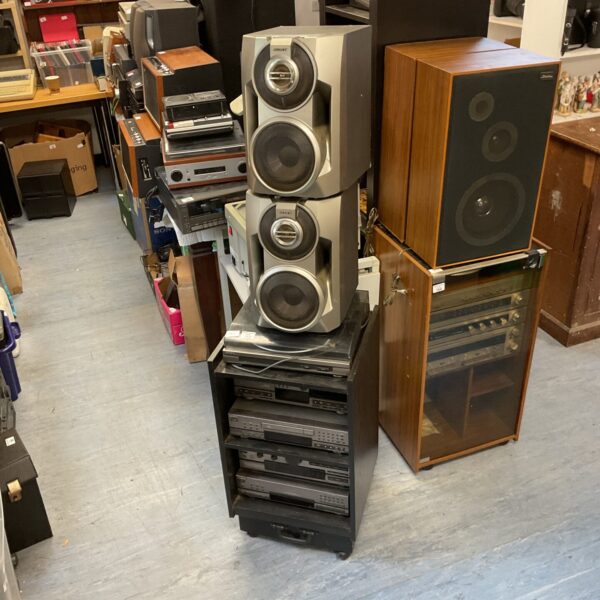 Vintage Sony hi-fi system with speakers and components.