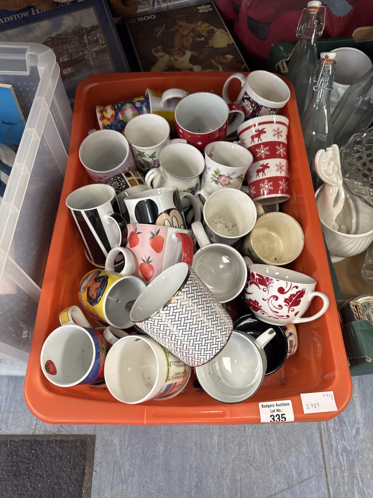 679 Tray of assorted mugsinc Walt Disney