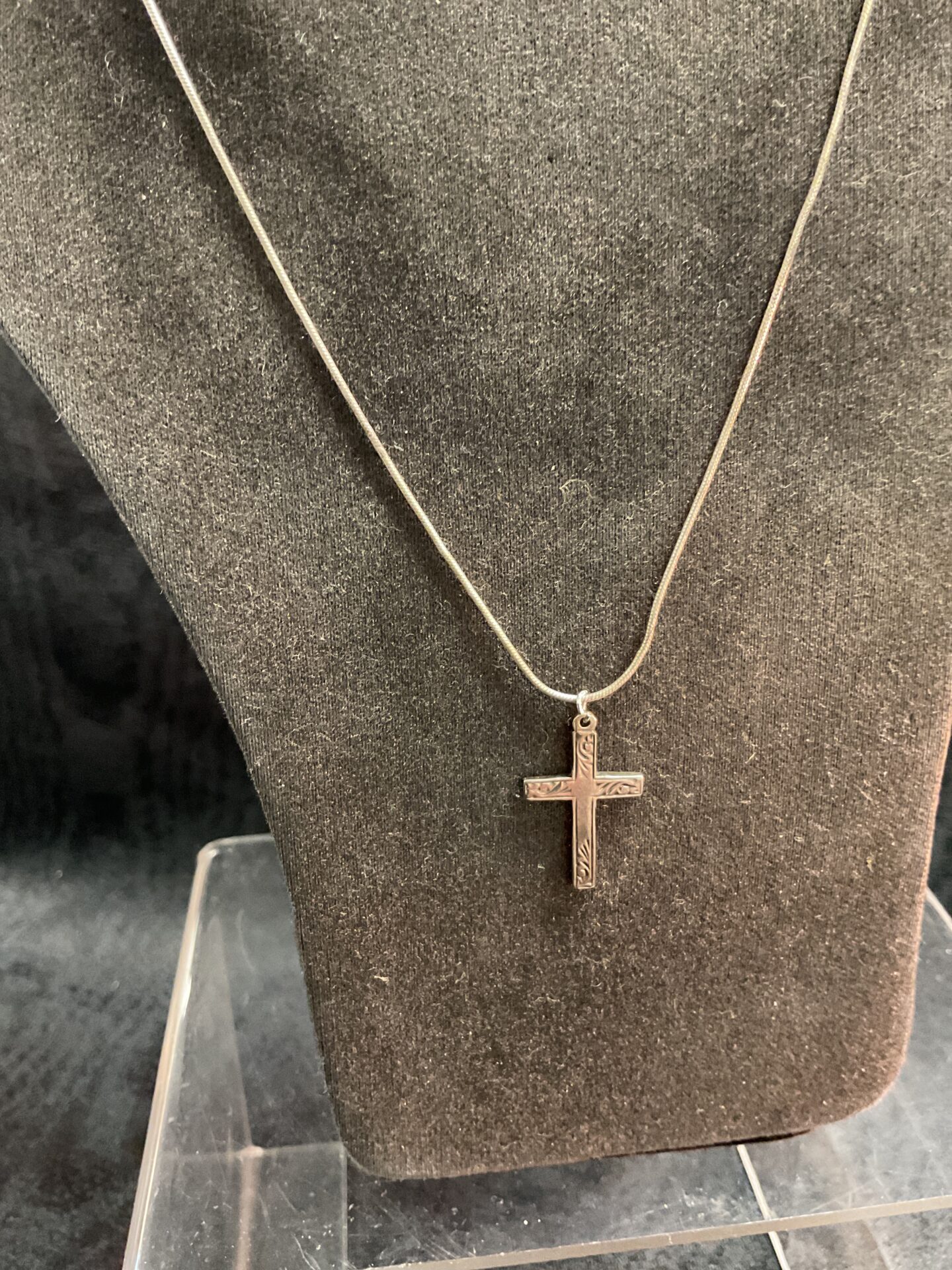 805 Sterling silver Pendant cross and 18” Snakelink necklace