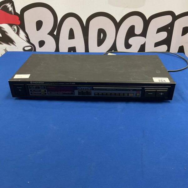 Vintage Pioneer TX-1060L digital synthesizer tuner for audio enthusiasts.