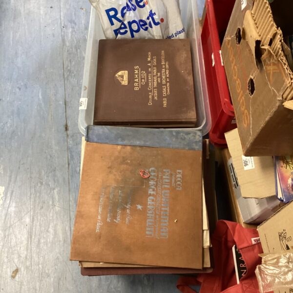 Lot of vintage gramophone records for collectors.