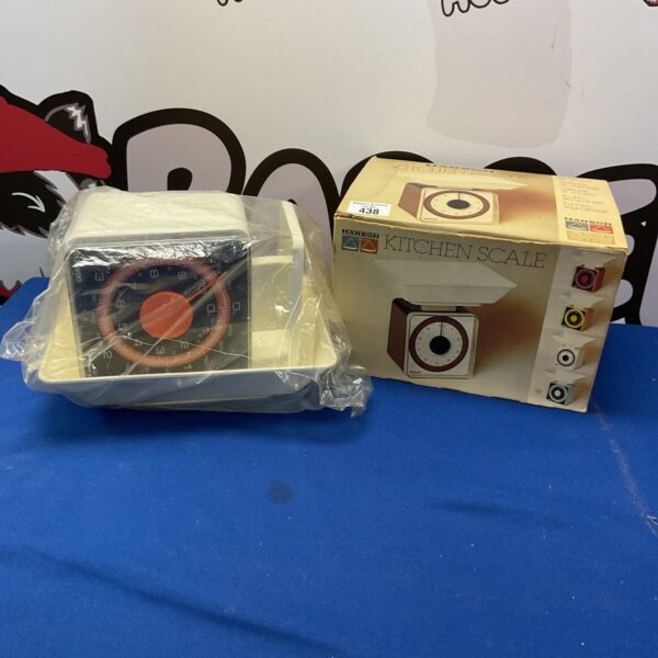 Vintage Hanson kitchen scales in original box, retro kitchenalia.