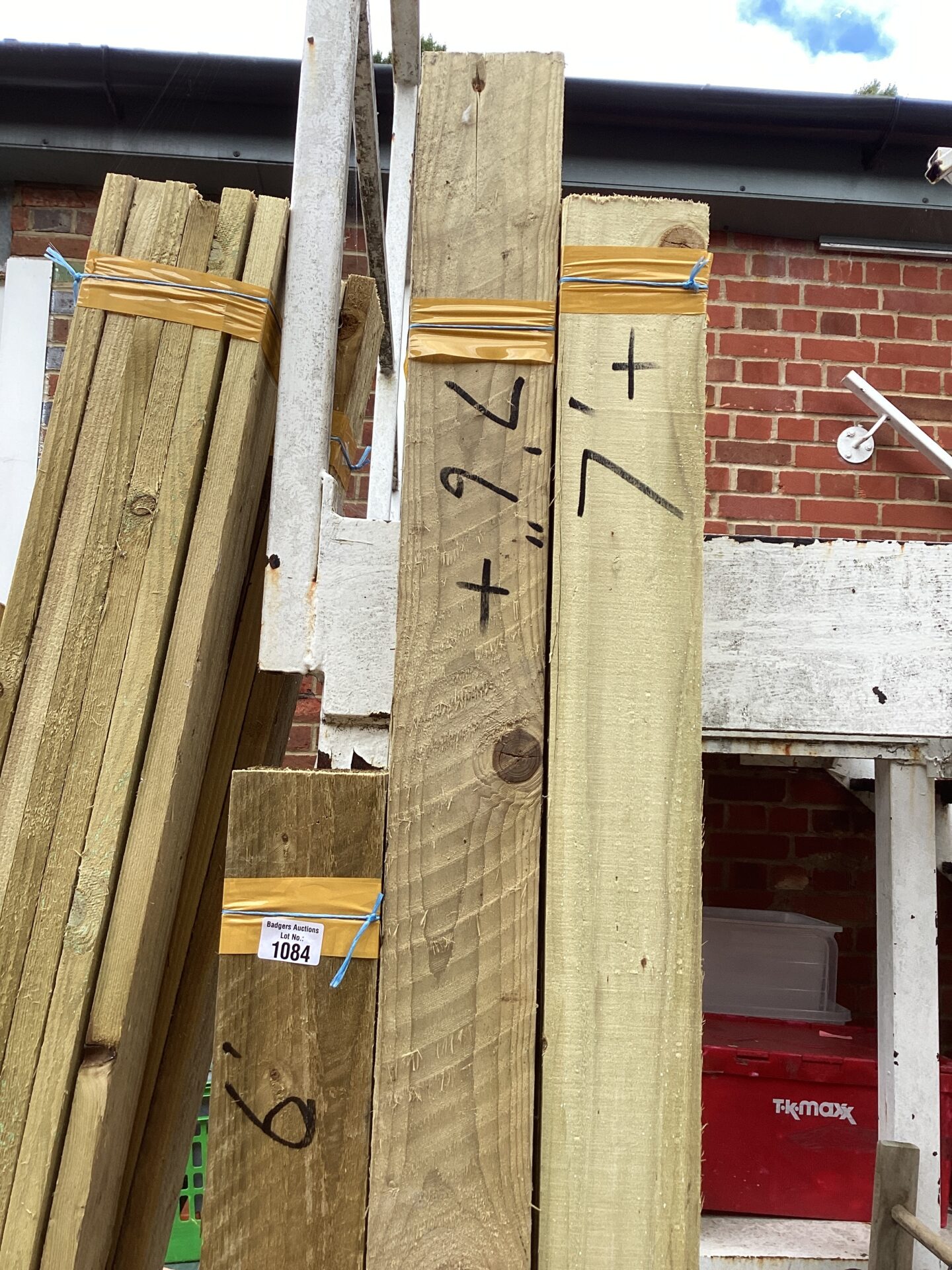 1084 Three bundles of 7’ Timber