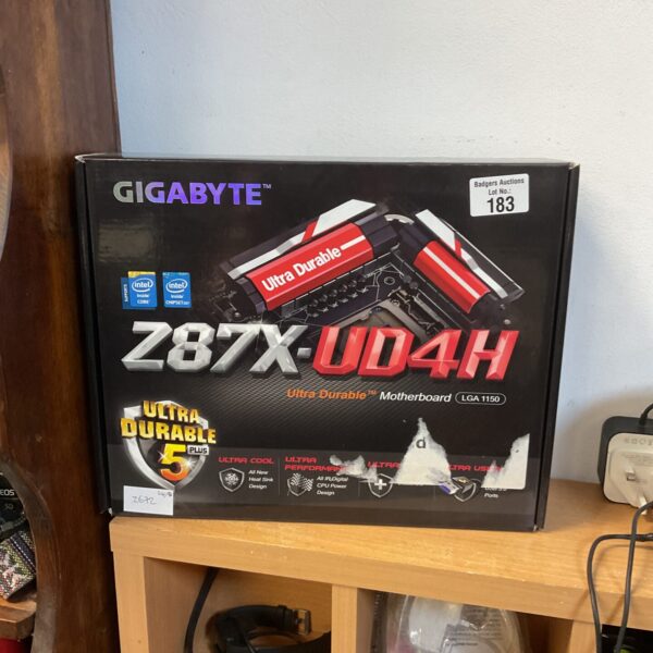 Gigabyte Z87X-UD4H motherboard for PC builds and gaming.