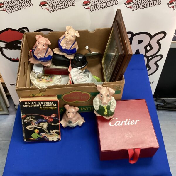 Mixed lot including a Cartier box and Wade piggybanks.