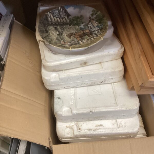Large lot of vintage Wedgwood wall plates for collectors.