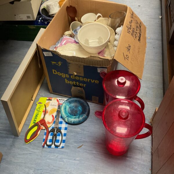 Assorted kitchenware lot with bowls and containers.