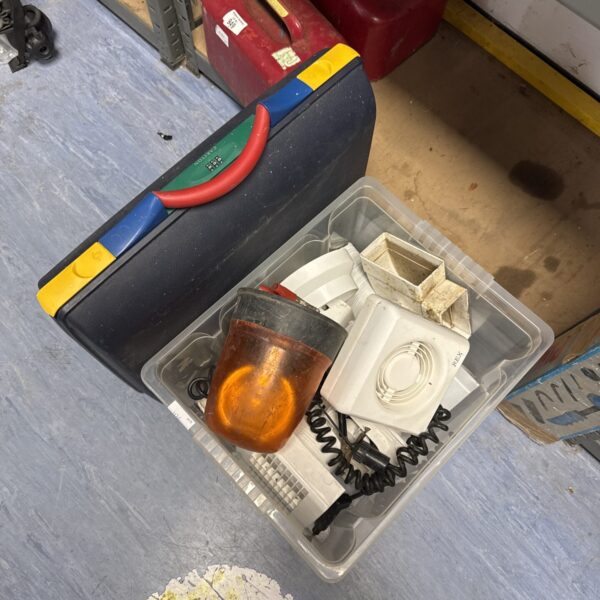 Mixed lot of extraction vents, beacon lamp, and vintage briefcase.