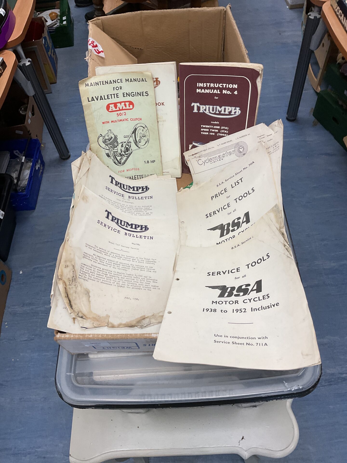 499 Box of classic triumph & bsa motorbike manuals & ephemera