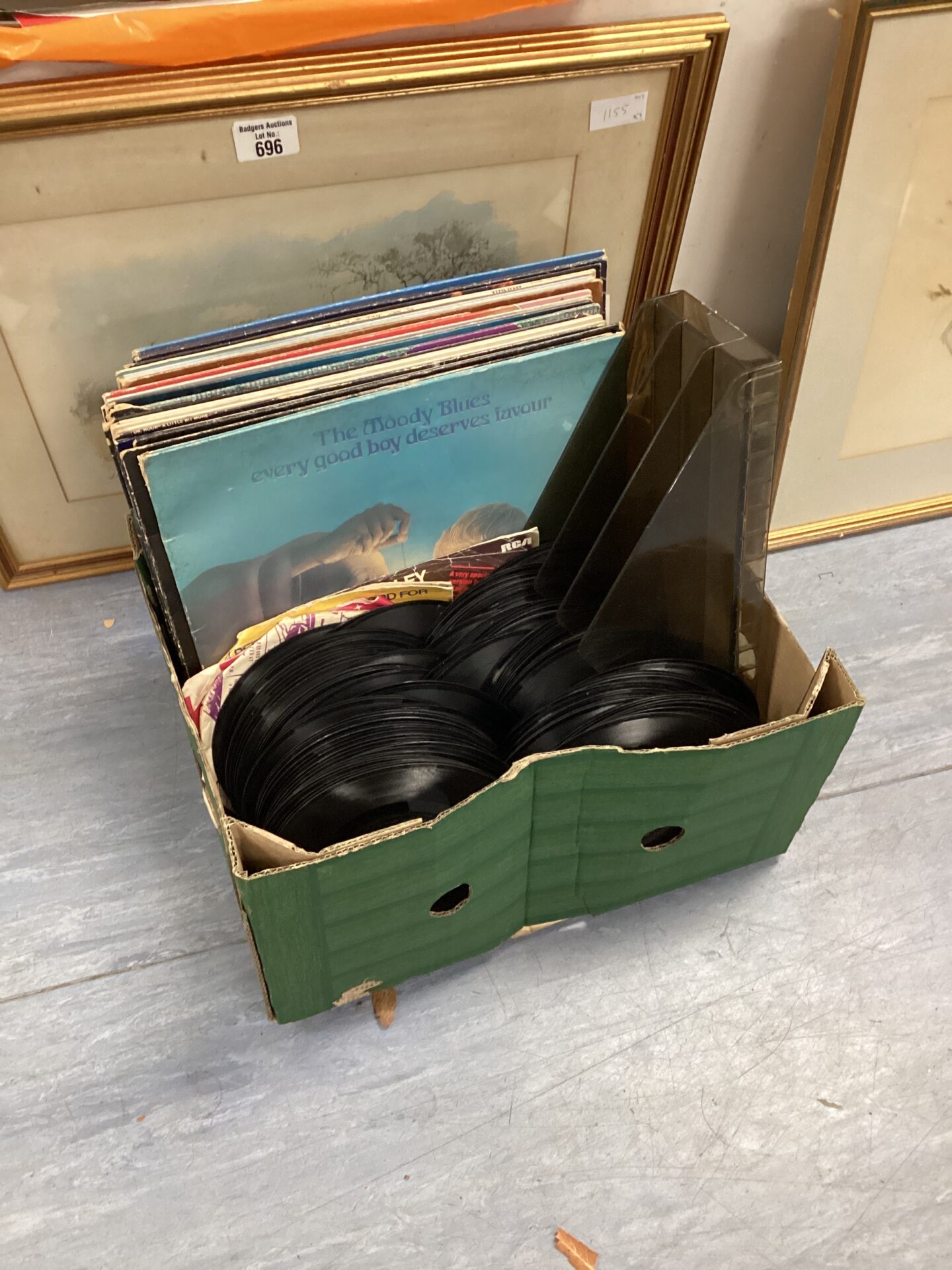 218 Tray of assorted 12” vinyl records & gramophone records