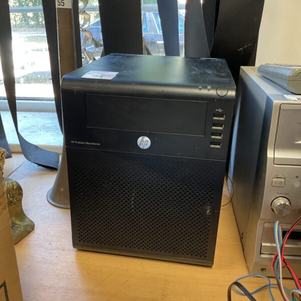 Front view of HP ProLiant Microserver in auction.
