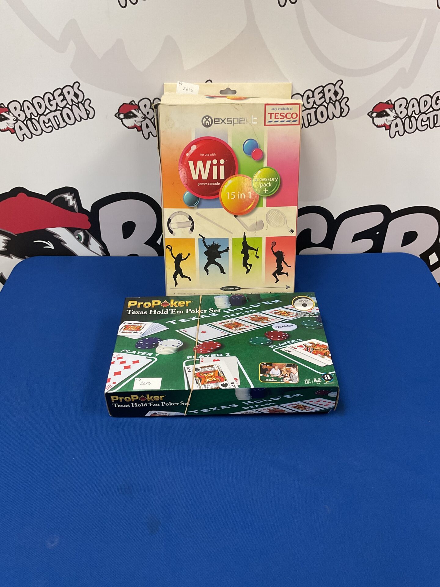 309 ProPoker texas hold’em poker set and exspect 15 in 1 wii accessory pack