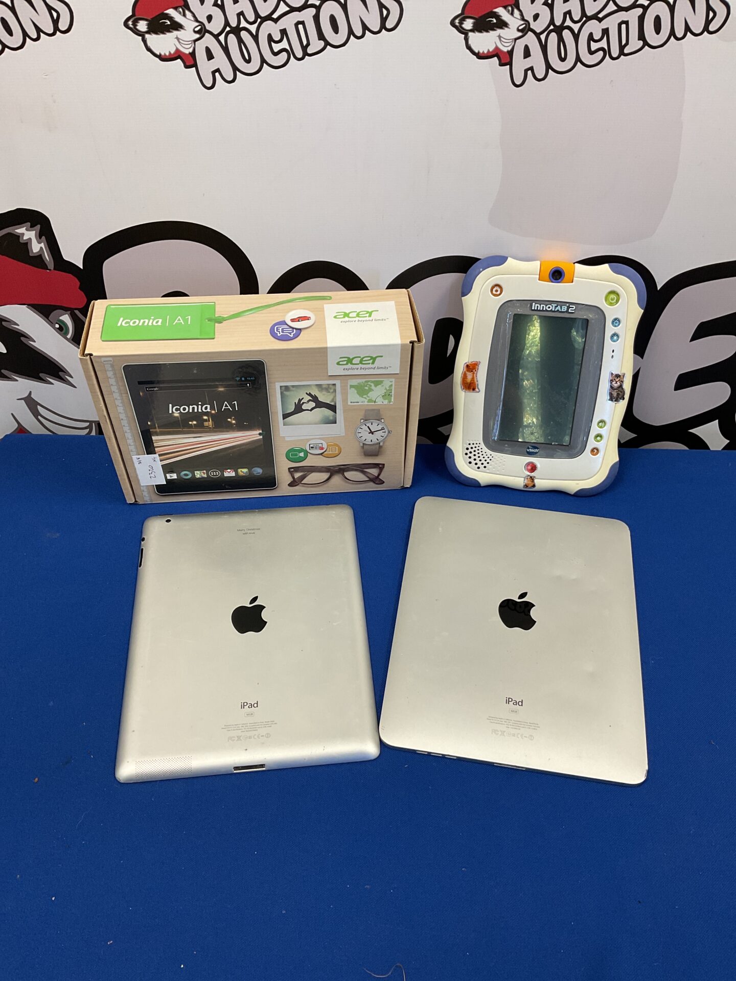 082 Two apple ipads, acer iconia a1 & vtech innotab 2 tablets