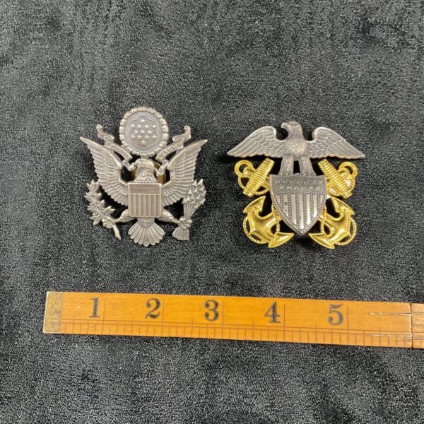 Vintage US Air Force cap badge with detailed eagle emblem.
