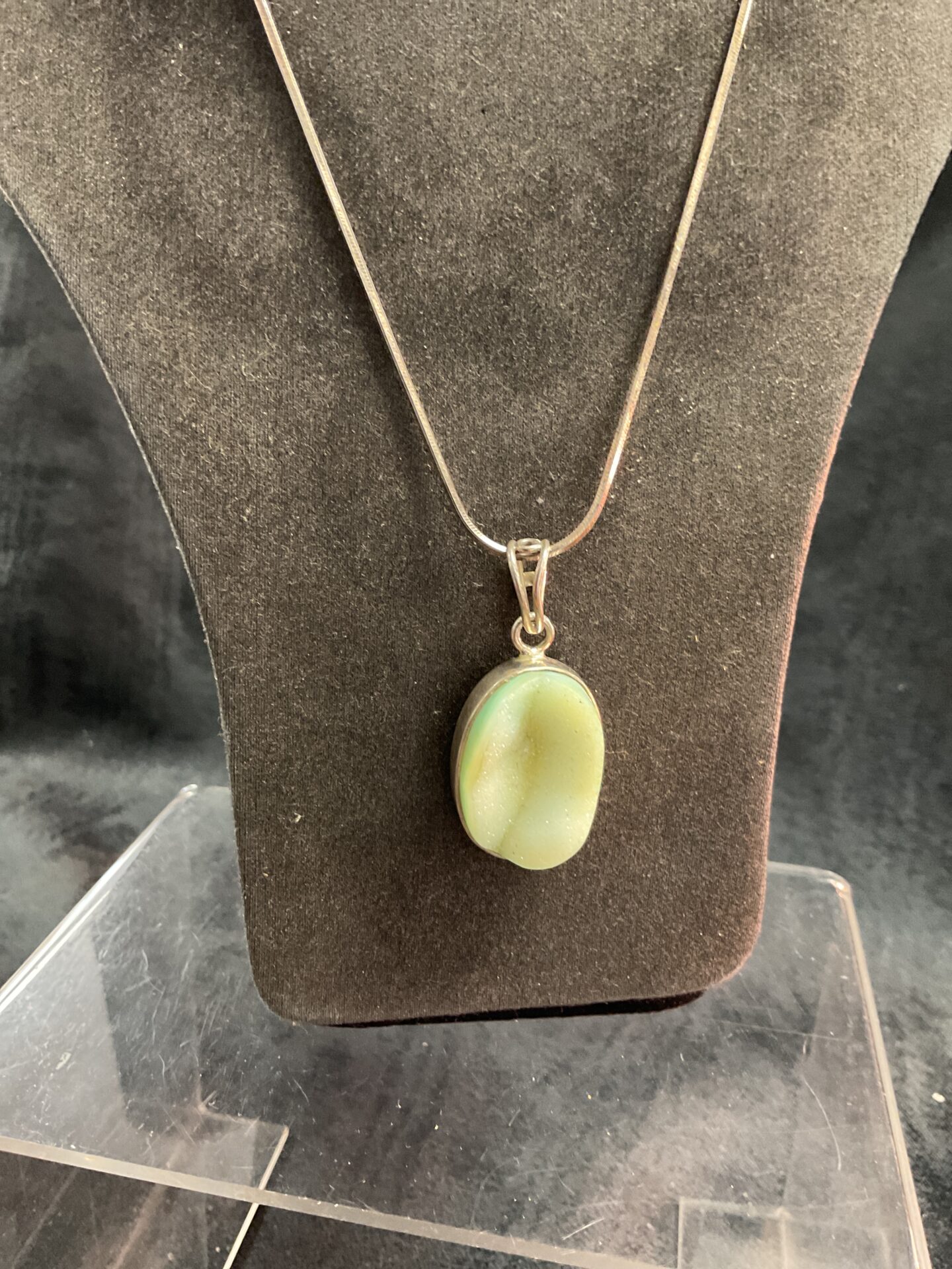 797 925 Silver Green crystal pendant 16”necklace