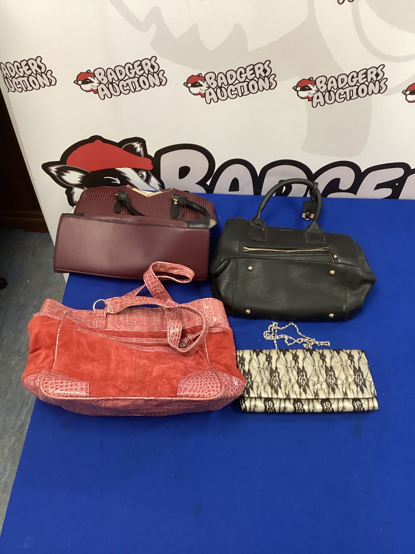 570 Selection of ladies handbags