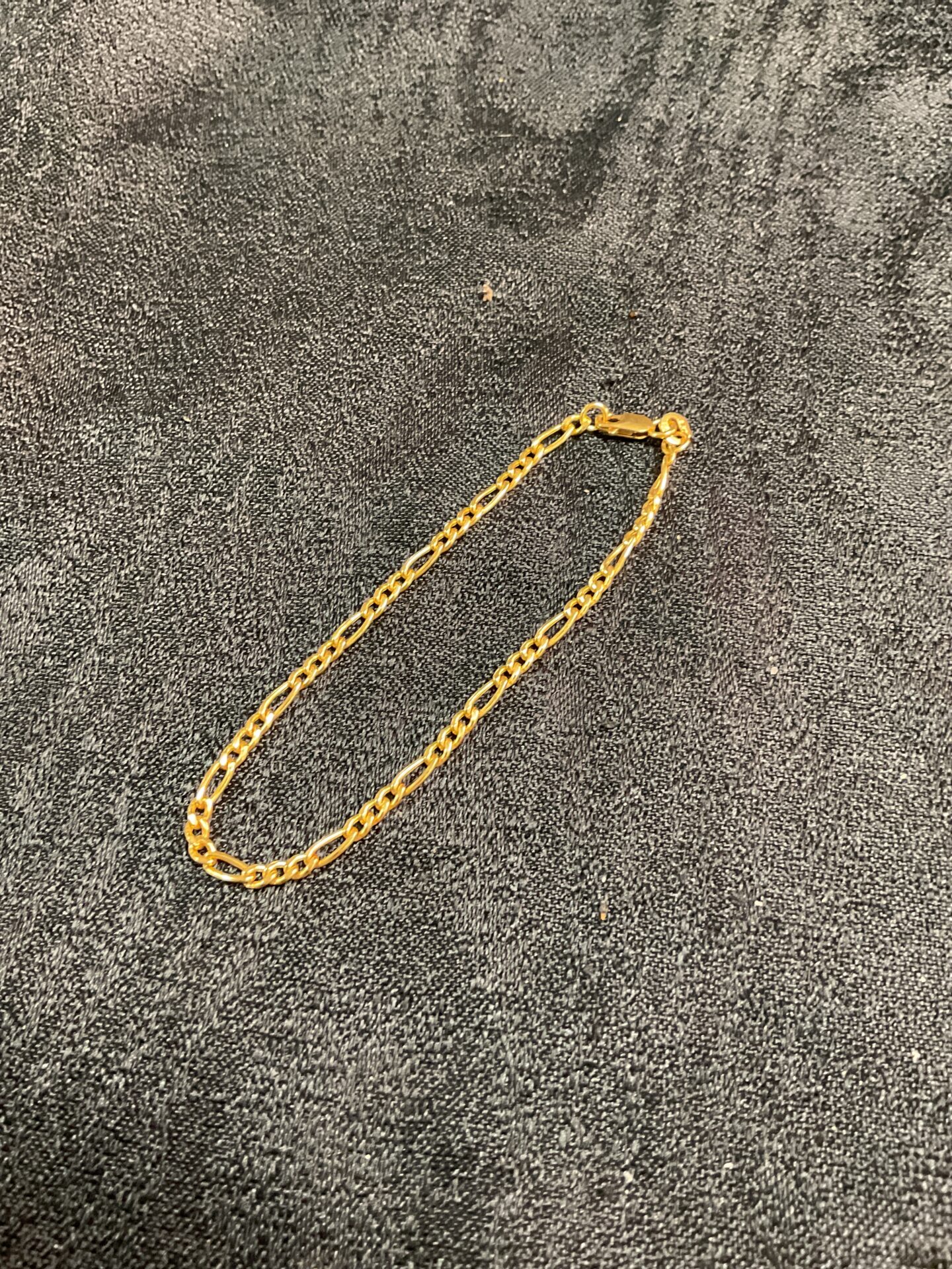 814 9ct gold Figaro chain bracelet 1.6g