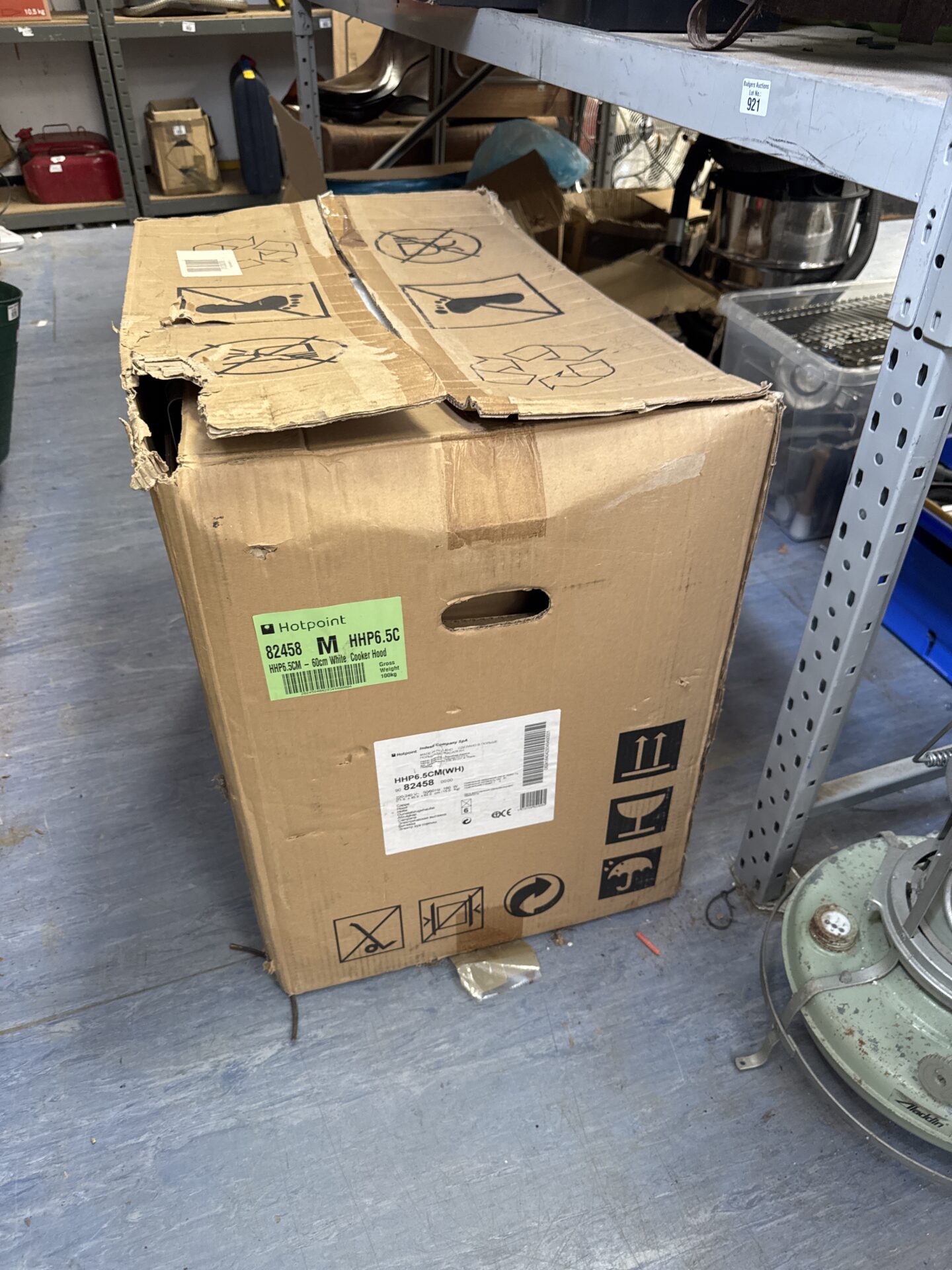 928 Hot point hhp6.5cm(wh) 82458 60cm white cooker hood – appears new in box