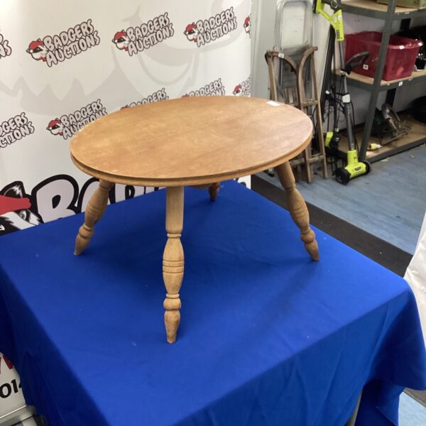 Small pine coffee table with turned legs, rustic style.