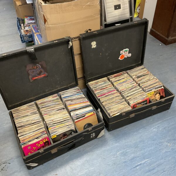 Large lot of vintage 7 inch vinyl records in transport cases.