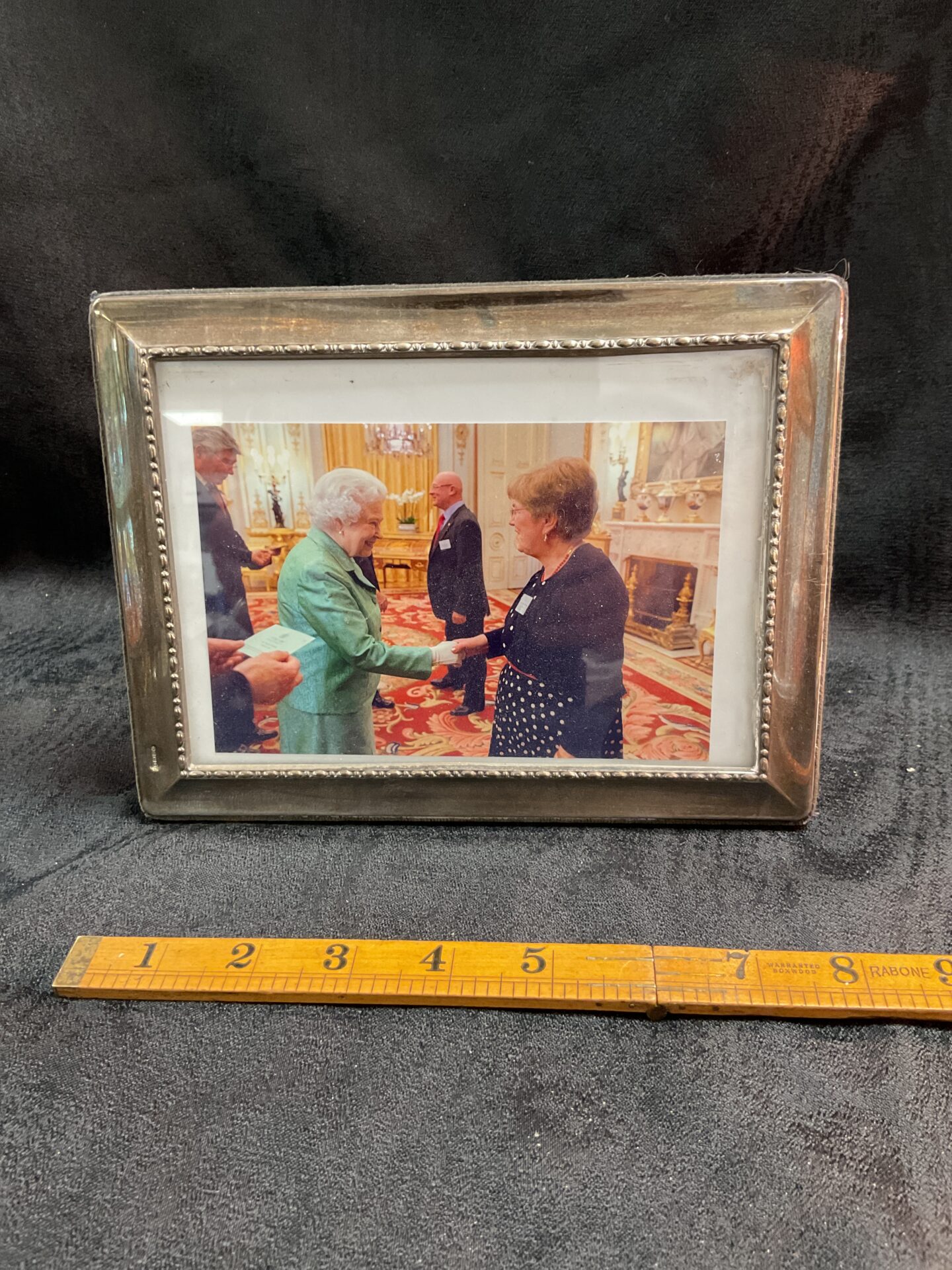 833 Hallmarked silver picture frame of queen Elizabeth il