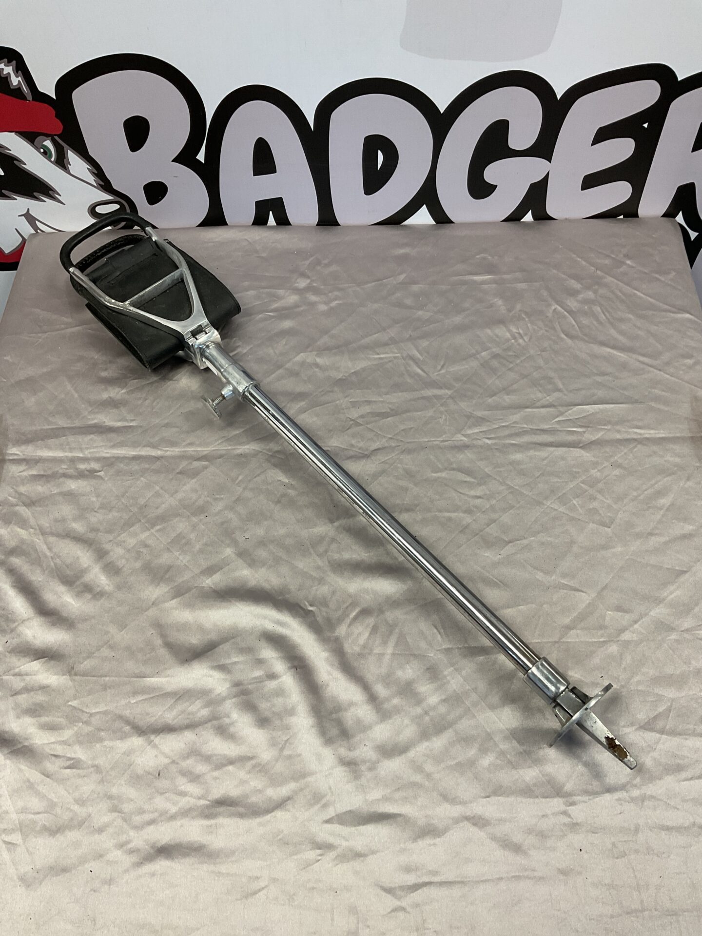702 Black leather seated shooting stick