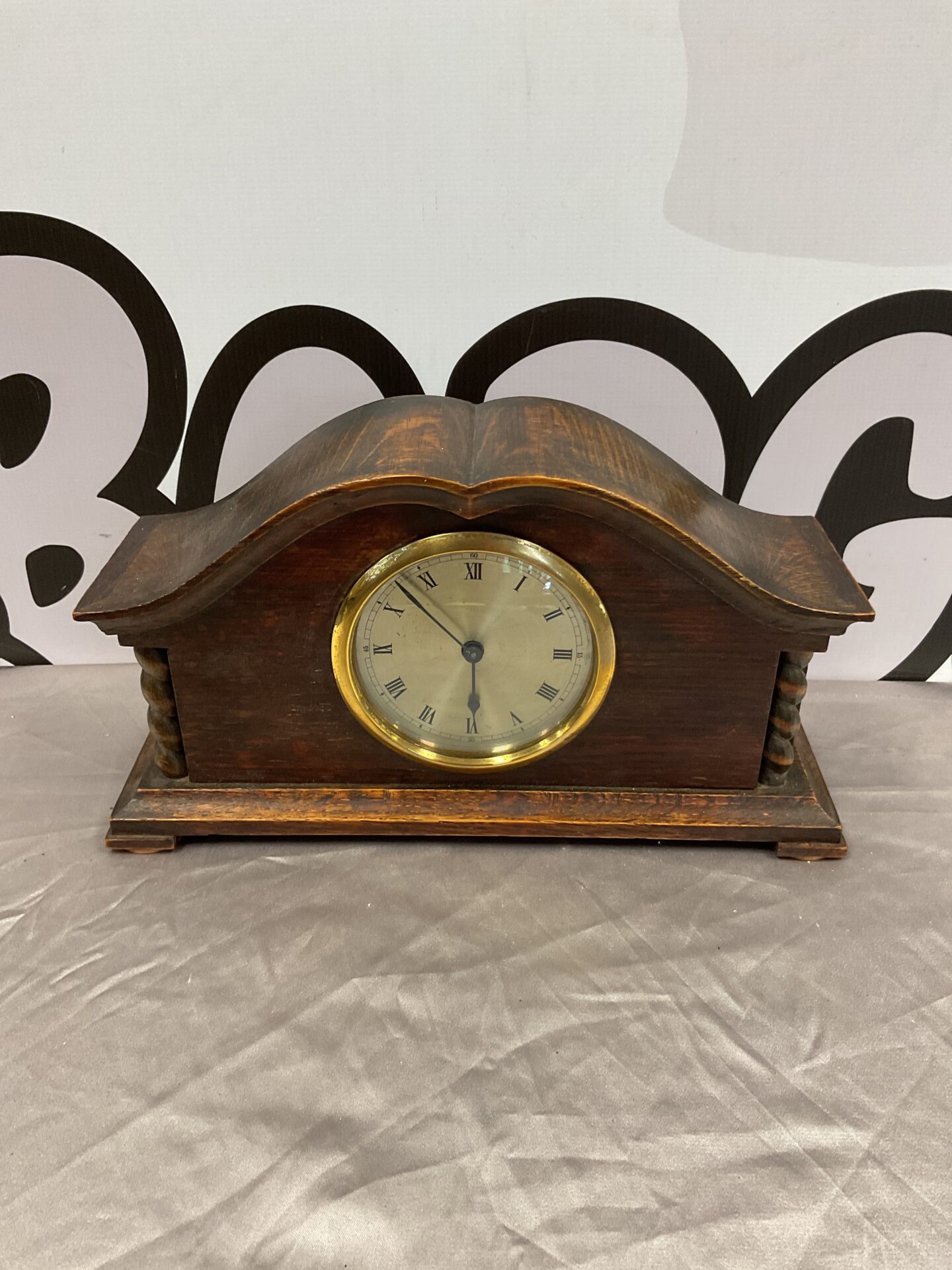 716 Antique oak cased smiths mantle clock working