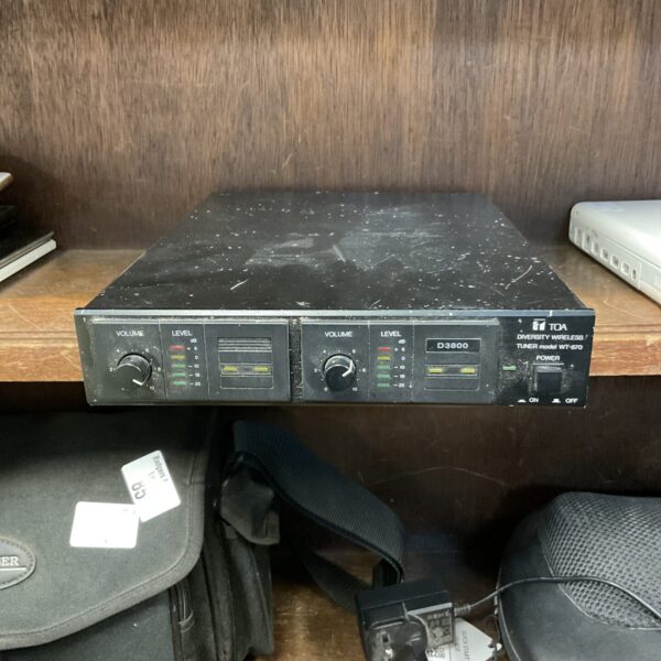 Vintage Toa WT-870 diversity wireless tuner, front view.