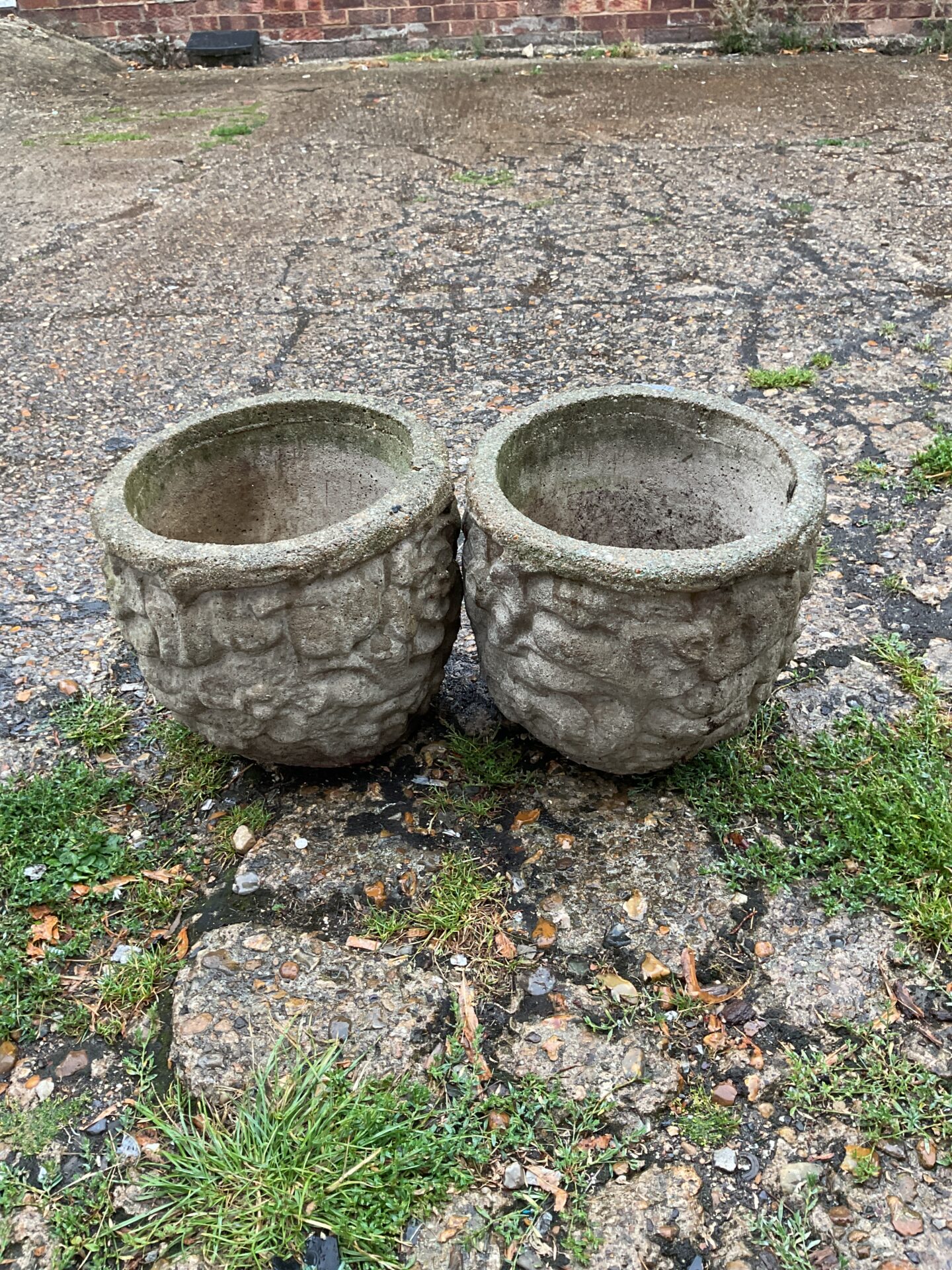 1020 Pair of stone garden plater pots