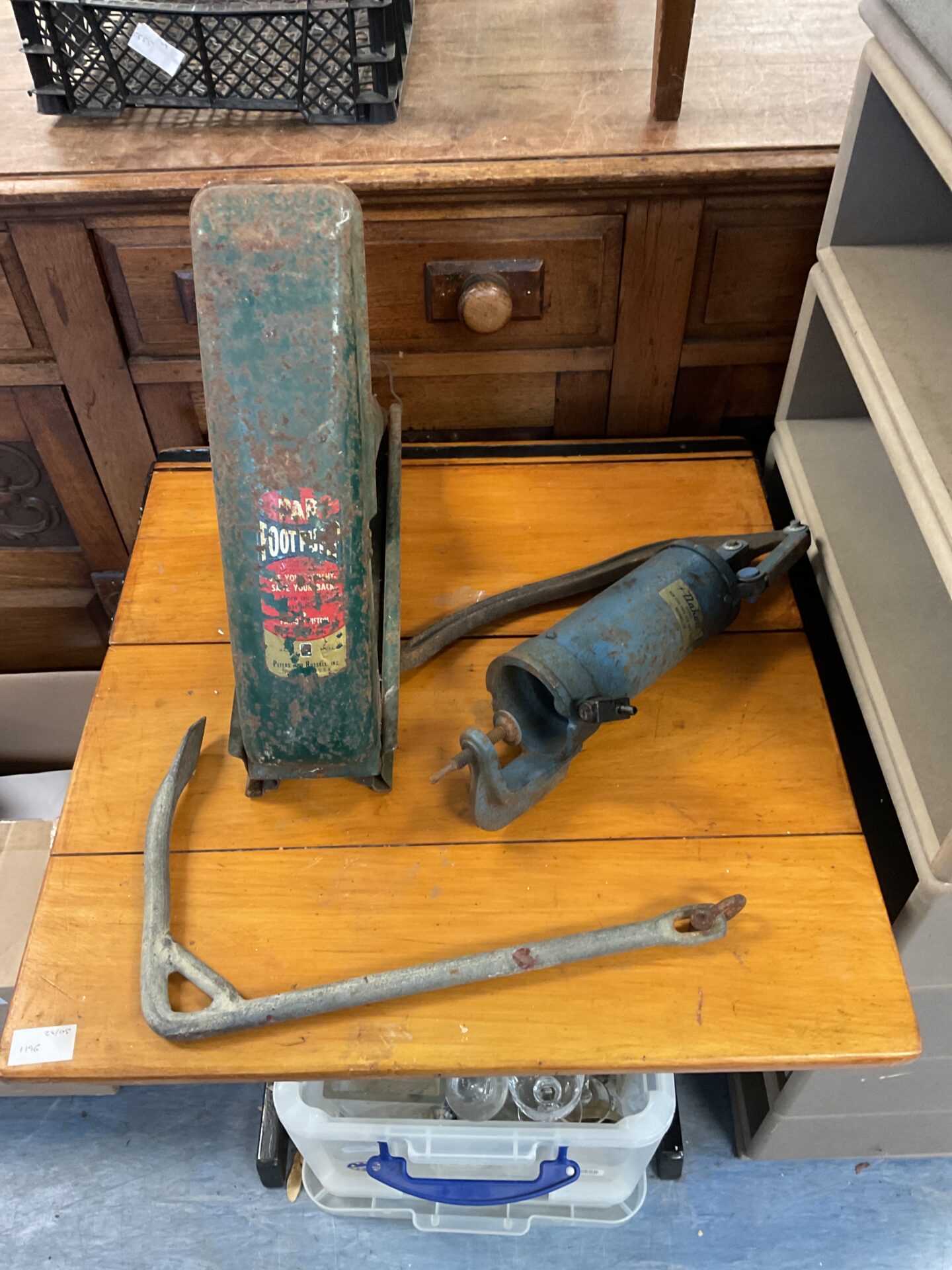 991 Vintage peters & russell inc foot pump, dakon clamp pump & drag anchor