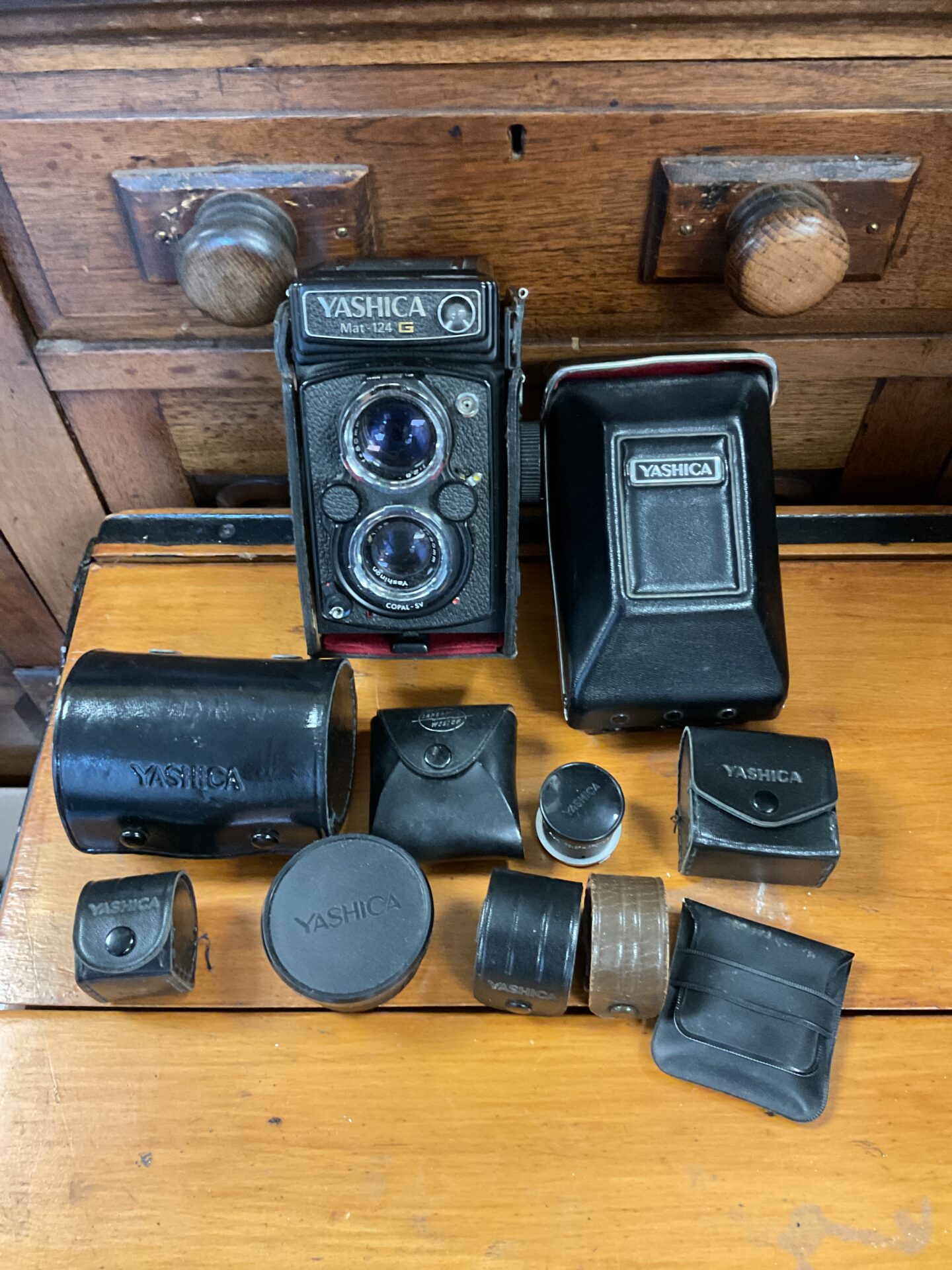 103 Yashica mat 124 g camera with lenses