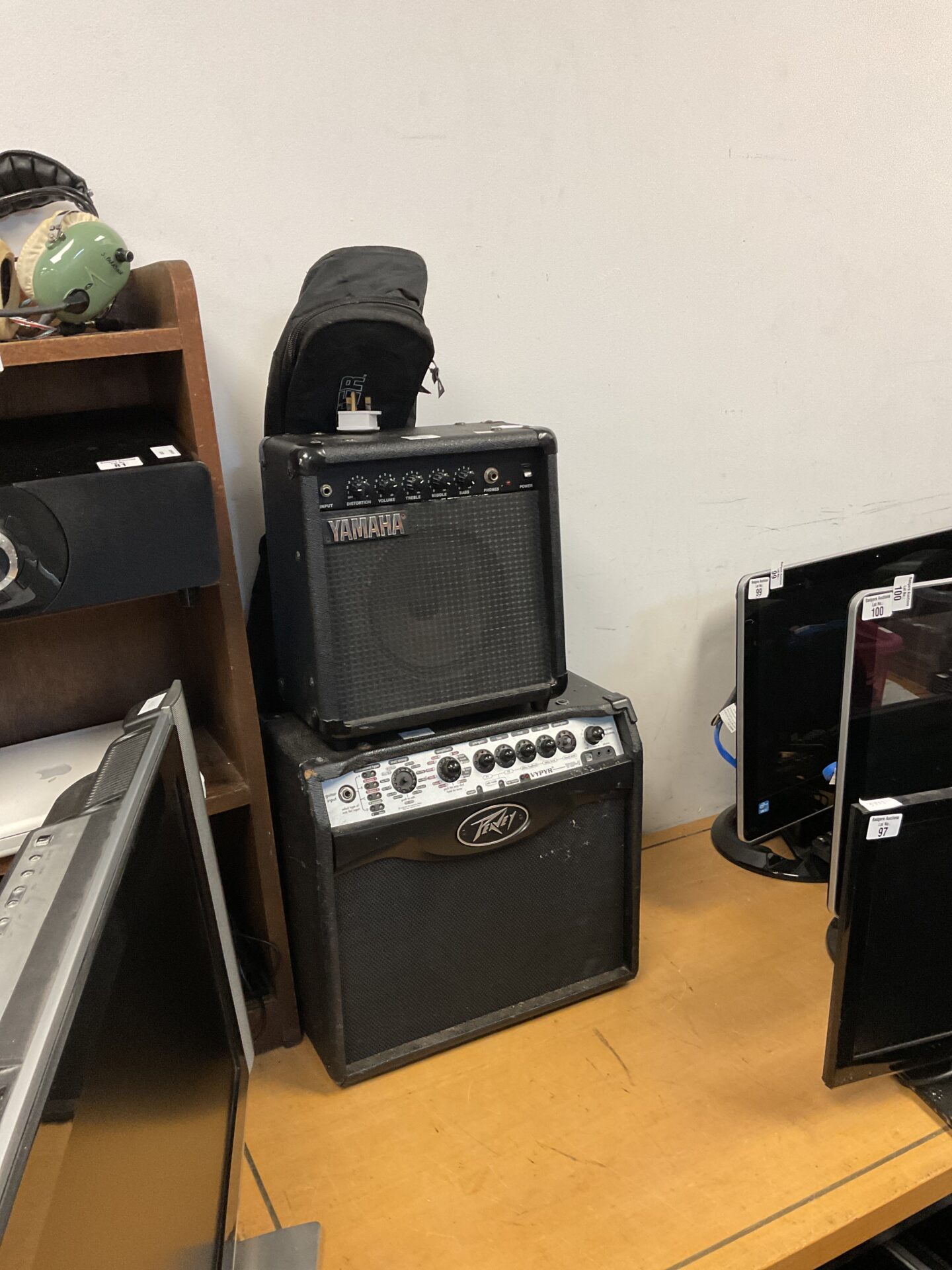 094 Peavey vypyr vip-1 & yamaha guitar amplifiers