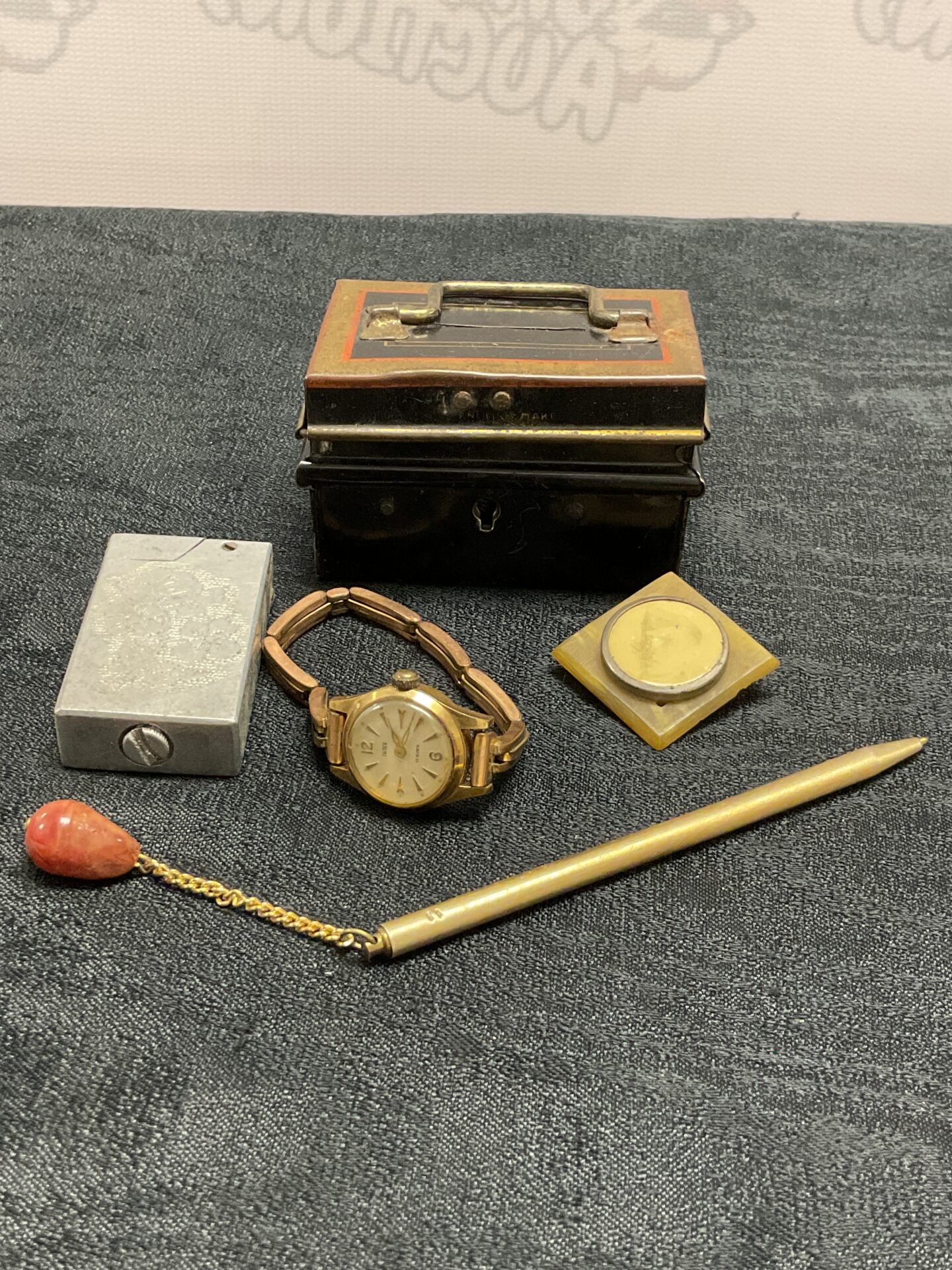 797 Small money box with pen watch lighter and picture brooch