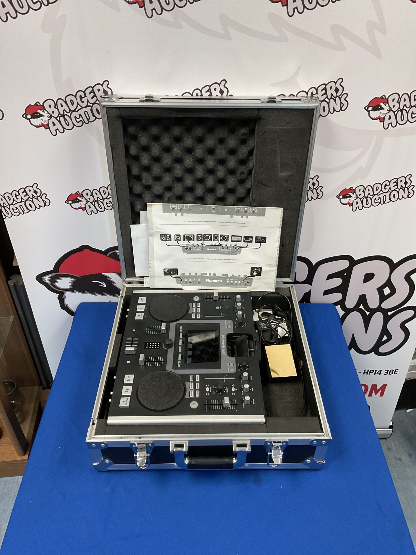 148 Numark idj2 dj system in flight case