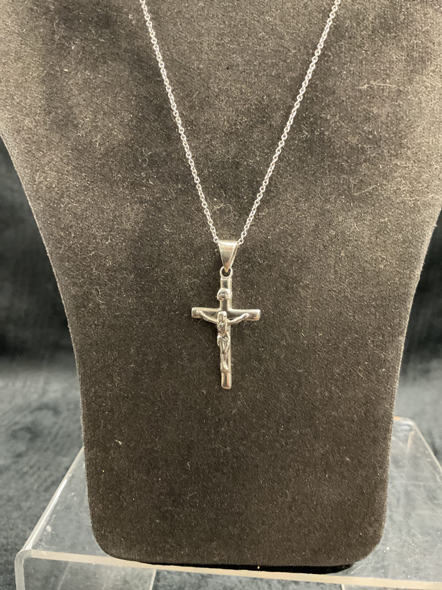 819 Oliver bonas silver 925 16” necklace and crucifix pendant